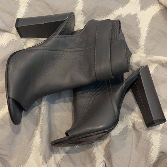 Vince Brigham Gray Peep Toe Booties 5.5 - Picture 2 of 7